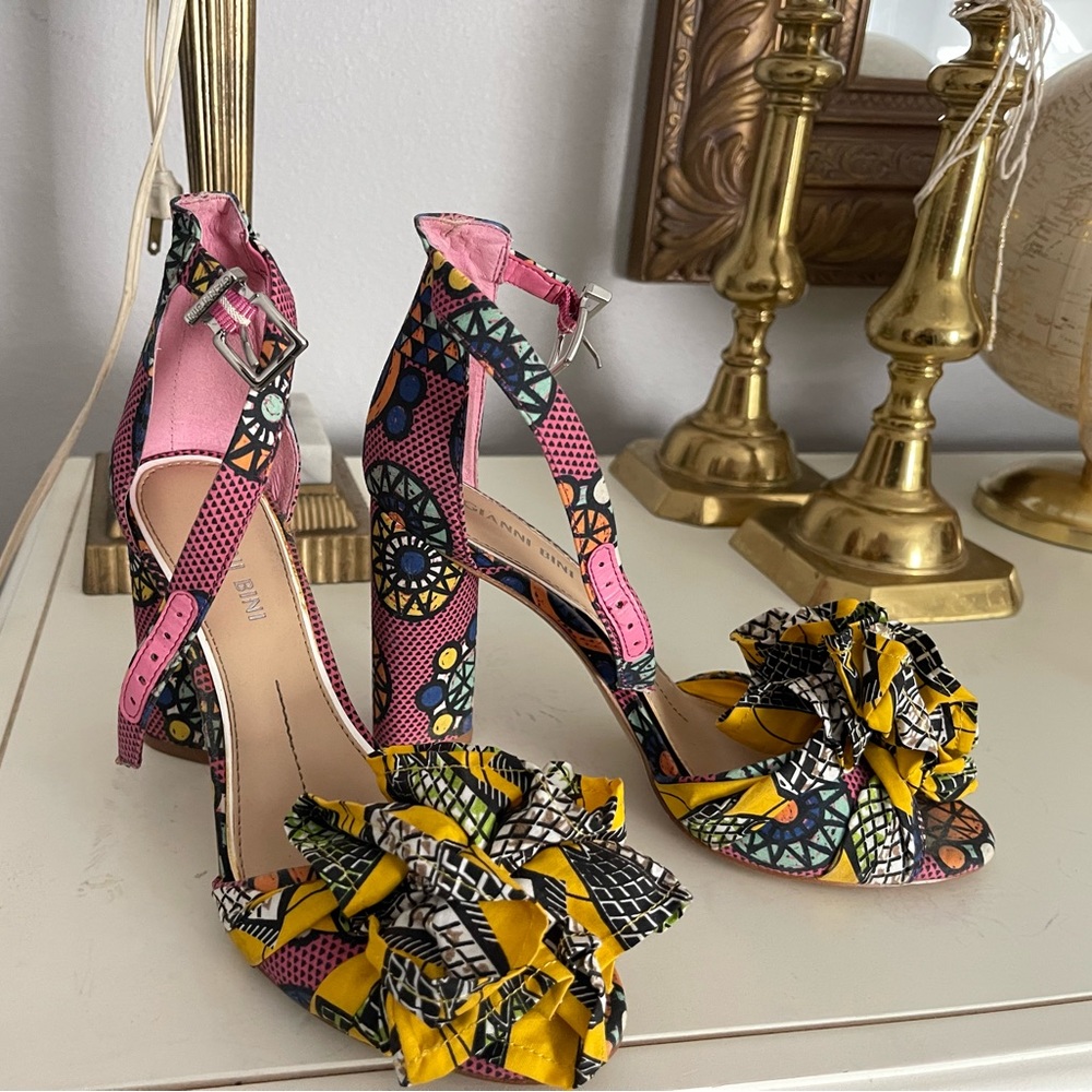 Gianni Bini, fluffy Floral Pom Pom heels